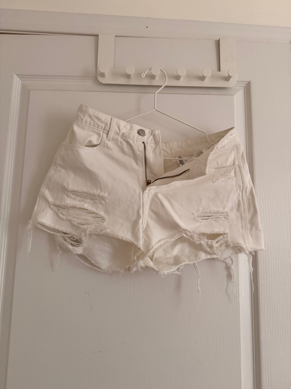 H&M White Distressed High-Rise Jean Shorts